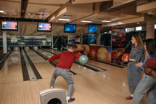 Meilleurs conseils de bowling pour améliorer votre jeu